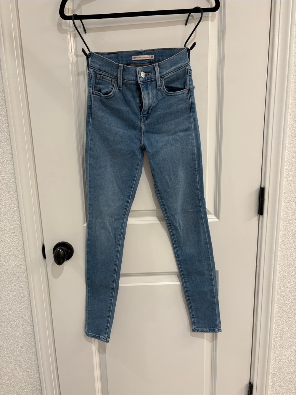 Levi's Women's Skinny Jeans in Light Blue Wash